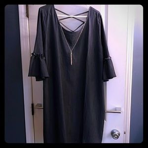 Dress with detachable necklace